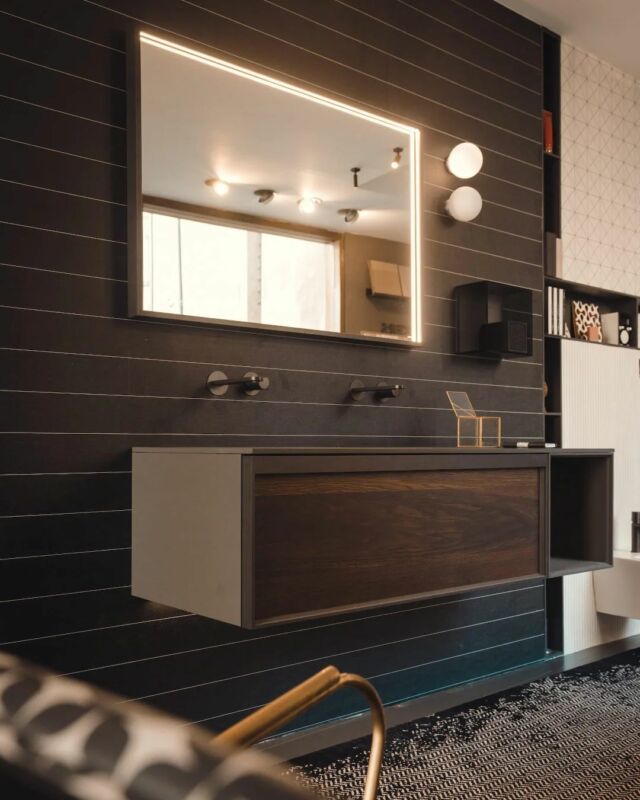 Uno spartito per il tuo #arredobagno
@antoniolupidesign

__________________________
__________________________

La collezione di #cartedaparati #tralerighe di #antoniolupi e @gumdesign è studiata su un algoritmo matematico. Rette orizzontali, verticali e oblique si intersecano come se fossero vive ed in continuo movimento: ne risulta un effetto ottico di apertura all' interno dello spazio.

___________________________
___________________________

Vieni a trovarci in showroom e scopri con noi le migliori proposte per il tuo #bienvivre 

#grupposaliegiorgi
#progettobienvivre