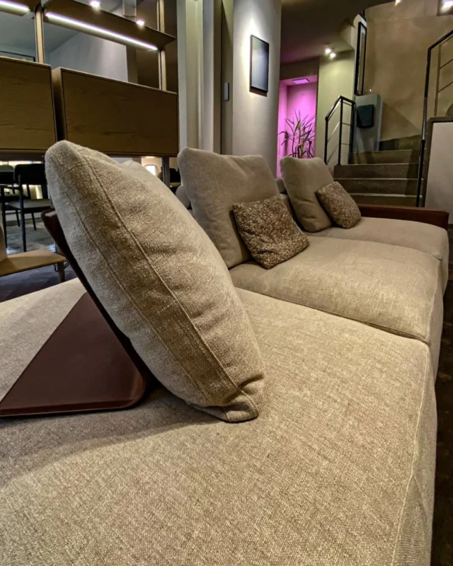 🛋️ DIVANO WESTSIDE @poliform_official

• Eleganza contemporanea
• Modularità senza limiti
• Funzionalità che trasformano la zona living
• Un sistema pensato per la convivialità 

✨✨ ✨ SEASONAL SALE ✨ ✨ ✨

📍 Vieni a trovarci da Bienvivre e scopri tutti i nostri allestimenti in Promo! Cogli l'occasione di rinnovare la tua zona giorno con il meglio del #designdinterni. Ti aspettiamo!

#grupposaliegiorgi #progettobienvivre #poliform